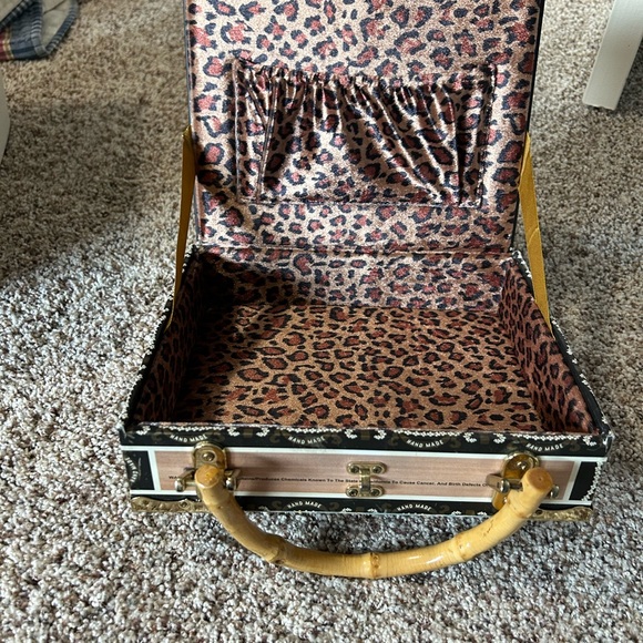 Vacation-Themed Beaded Cigar Box Purse - Picture 4 of 4